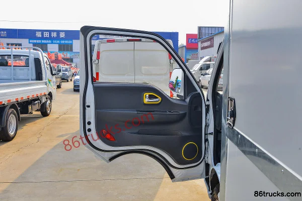 Dongfeng T5 1,6 L 122 ch 4X2(6 roues) essence 3,4 m camion plateau à rideau simple cabine (large voie) (China VI) (1) | 86Trucks