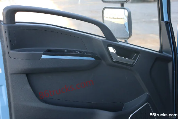 Yutong T2 C Series 4.2m Single Row Electric Van Truck 77.28kWh 4X2(6 wheels) Interior (2) | 86Trucks
