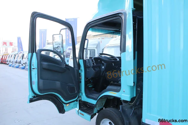 Qingling EVM100 4.5T 4.13m Single Row Electric Van Light Truck 4X2(6 wheels) Interior (1) | 86Trucks