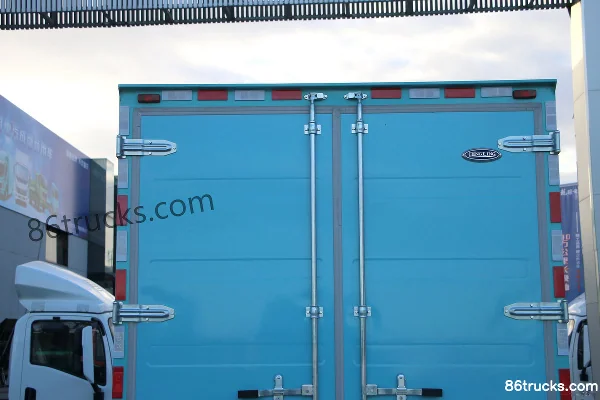 Qingling EVM100 4.5T 4.13m Single Row Electric Van Light Truck 4X2(6 wheels) Body (3) | 86Trucks