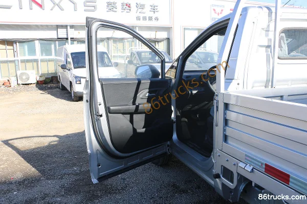 Lingshi Auto Gold Card Pioneer Edition 3.5T 3.51m Single Row Plug-in Range-Extended Hybrid Panel Micro Truck 13.26kWh 4X2(6 wheels) Interior