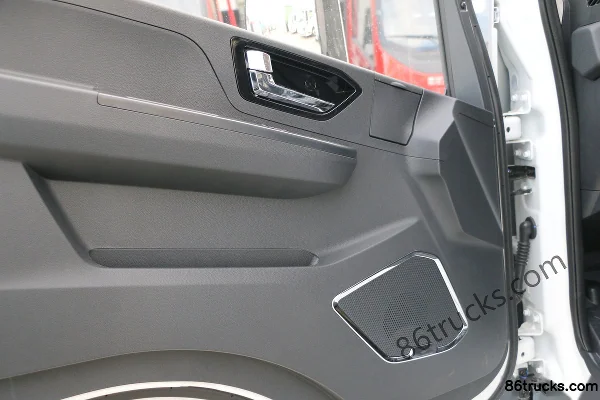 SHACMAN Commercial Vehicle Zhiyun S300 4.5T 4.08m Single Row Pure Electric Refrigerated Truck 100.46kWh 4X2(6 wheels) Cab (2) | 86Trucks