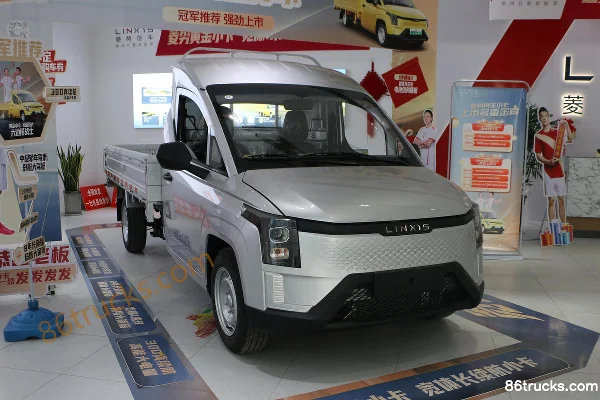 Lingshi Auto Golden Mini Truck 3.3T 3.305m single-row pure electric flatbed micro truck 53.58kWh 4X2(6 wheels) Exterior