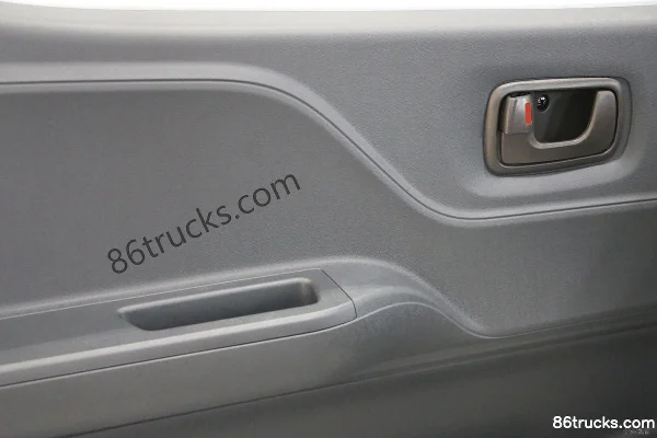 Lingshi Auto Golden Mini Truck 3.3T 3.305m single-row pure electric flatbed micro truck 53.58kWh 4X2(6 wheels) Interior (2) | 86Trucks