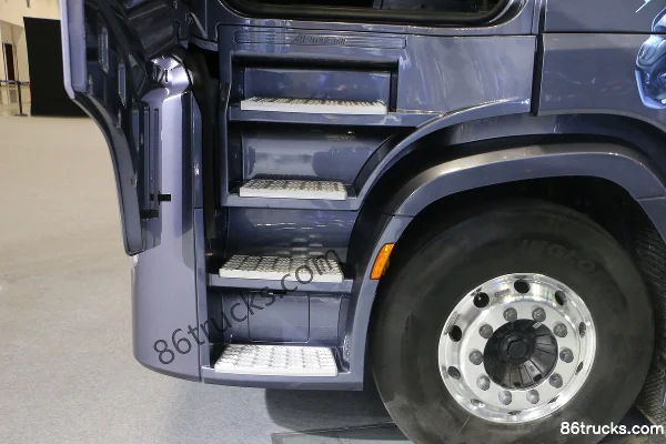 Foton Auman Galaxy 7 620 hp 6X4(10 wheels) Automatic Tractor Truck Cab (3) | 86Trucks