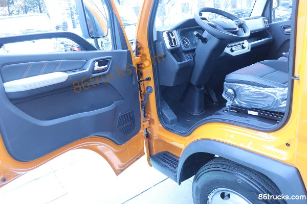 Foton Zhilan EM 4.5T 3.17m Double Row Pure Electric Flatbed Light Truck 77.28kWh 4X2(6 wheels) Interior (1) | 86Trucks