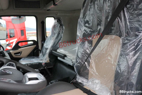 Dongfeng Changxing X7 14.6L LNG 560 hp 4X2(6 wheels) Fast Gear 16-speed AMT automatic tractor truck Cab (3) | 86Trucks