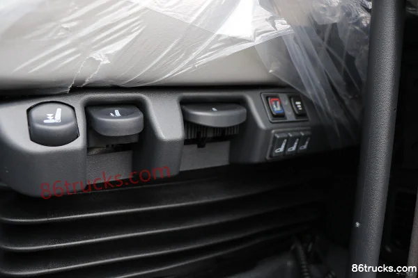 Dongfeng Changxing X9 600 hp 4X2(6 wheels) tractor truck Cab (3) | 86Trucks
