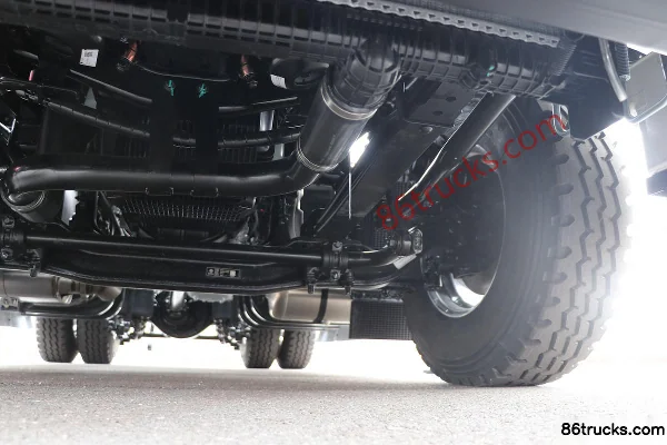 Dongfeng Changxing X9 600 hp 4X2(6 wheels) tractor truck Chassis (3) | 86Trucks