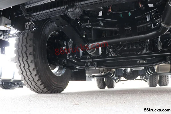 Dongfeng Changxing X9 600 hp 4X2(6 wheels) tractor truck Chassis (2) | 86Trucks