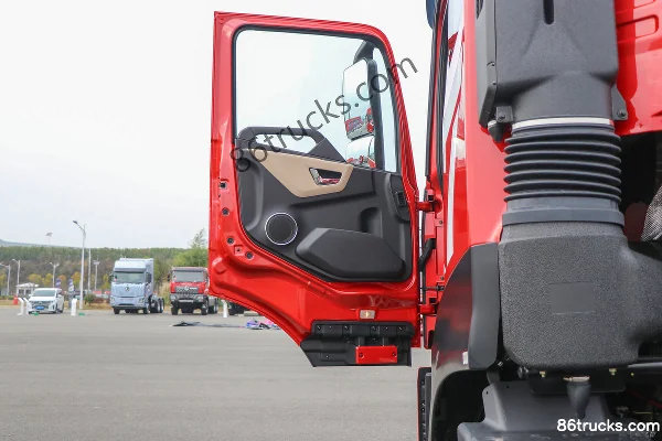 Dongfeng Changxing X7 6.7L Diesel 320hp 6X2(8 wheels) Fast Gear 10-speed 7.8m van cargo truck Cab (1) | 86Trucks