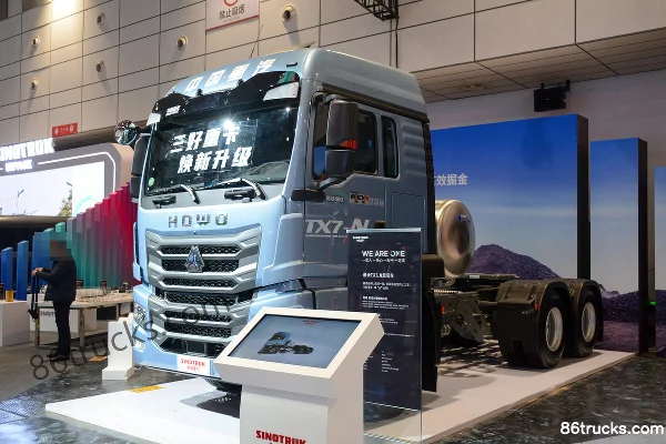 Sinotruk HOWO TX7-N 480hp 6X4(10 wheels) LNG Tractor Truck Exterior (3) | 86Trucks