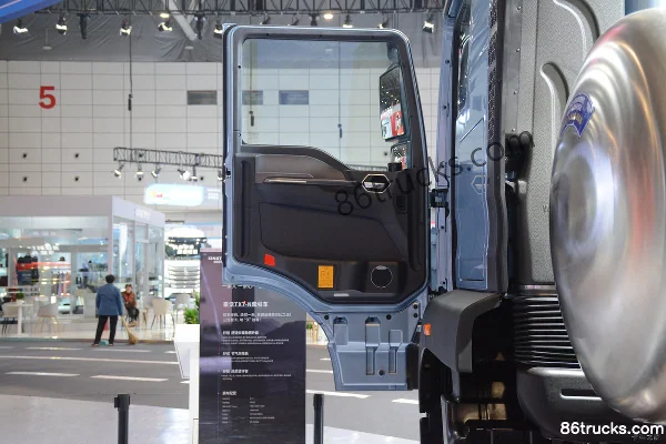 Sinotruk HOWO TX7-N 480hp 6X4(10 wheels) LNG Tractor Truck Cab (2) | 86Trucks