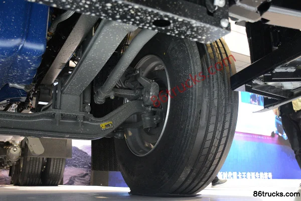 Sinotruk HOWO TX7-N 480hp 6X4(10 wheels) LNG Tractor Truck Chassis (3) | 86Trucks