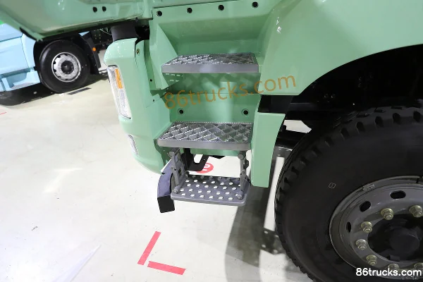 FAW Jiefang J6P 8X4(12 wheels) 5.6m pure electric dump truck 611.94kWh Cab (3) | 86Trucks