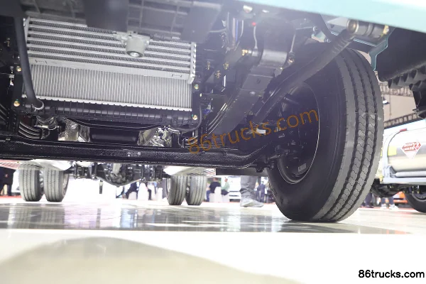 FAW Jiefang Tiger VH 3.0L CNG 129hp 4X2(6 wheels) Fast Gear 8-Speed 4.2m Single Row Flatbed Light Truck Chassis (3) | 86Trucks