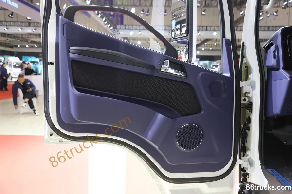 FAW Jiefang Tiger 6G Wide Body Standard Load Plate 4.5T 4.2m Single Row Plug-in Hybrid Panel Light Truck 38.4kWh 4X2(6 wheels) Interior (2)