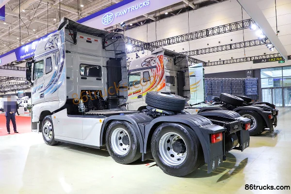FAW Jiefang J7 Pioneer Edition 700hp 6X4(10 wheels) AMT Automatic Tractor Truck Exterior (3) | 86Trucks