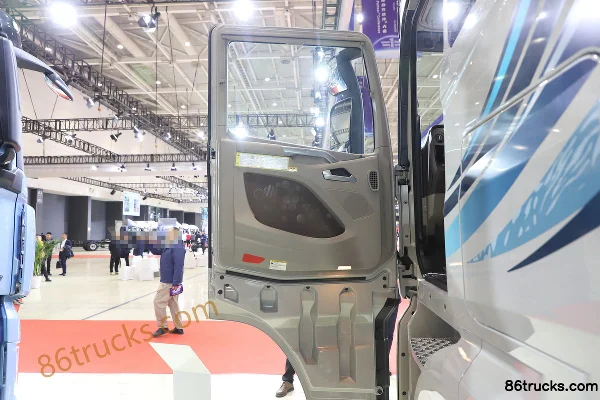 FAW Jiefang J7 Pioneer Edition 700hp 6X4(10 wheels) AMT Automatic Tractor Truck Cab (1) | 86Trucks
