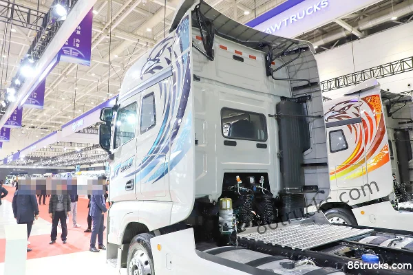 FAW Jiefang J7 Pioneer Edition 700hp 6X4(10 wheels) AMT Automatic Tractor Truck Chassis (3) | 86Trucks