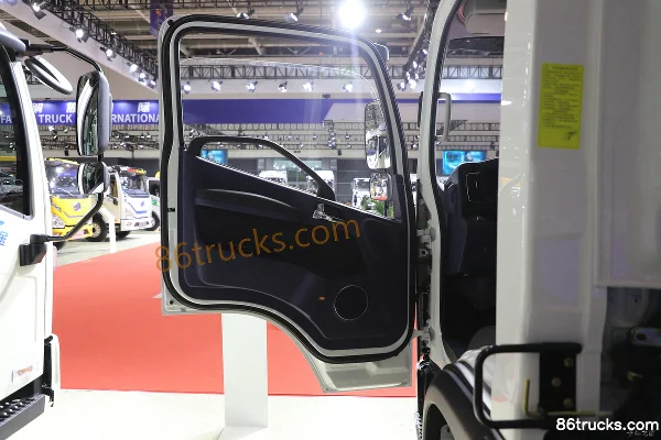 FAW Jiefang Tiger 6G 4.5T single-row pure electric refrigerated truck 131.98kWh 4X2(6 wheels) Cab (1) | 86Trucks