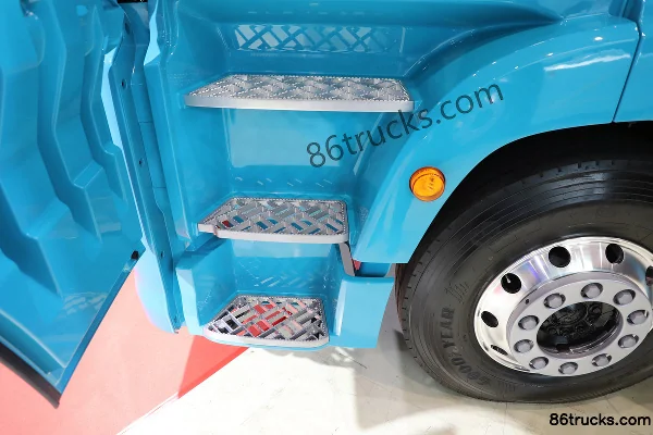 FAW Jiefang Qingdao Yingtu Business Class Free Edition 13.2L Diesel 620 hp 6X4(10 wheels) FAW Jiefang 12-speed AMT Automatic Tractor Truck C