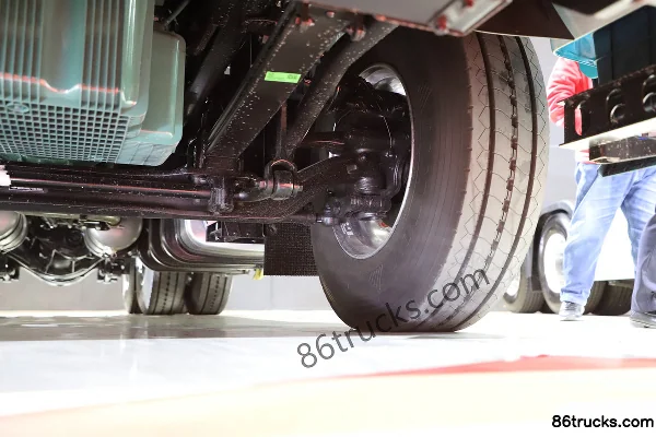 FAW Jiefang Qingdao Yingtu Business Class Free Edition 13.2L Diesel 620 hp 6X4(10 wheels) FAW Jiefang 12-speed AMT Automatic Tractor Truck C