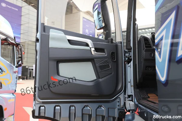 FAW Jiefang Qingdao New JH6 heavy truck 660hp 6X4(10 wheels) LNG automatic tractor truck Cab (2) | 86Trucks