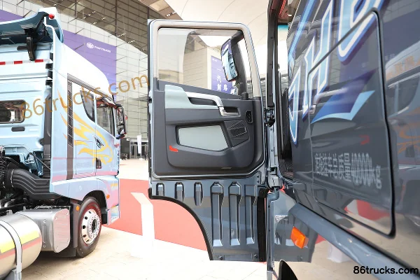 FAW Jiefang Qingdao New JH6 heavy truck 660hp 6X4(10 wheels) LNG automatic tractor truck Cab (1) | 86Trucks