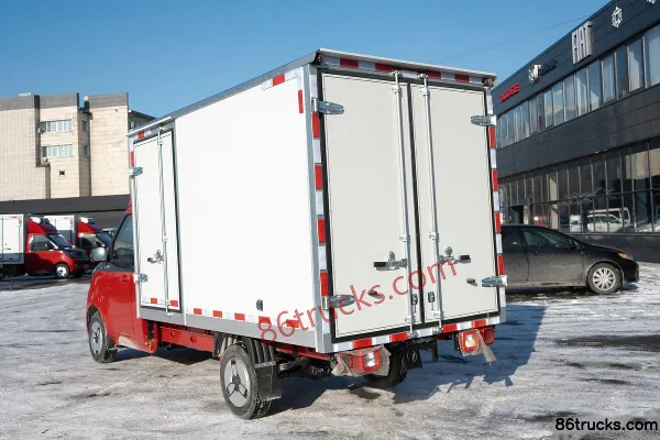 Foton Xiangling V2 1.6L 122hp 4X2(6 wheels) Gasoline 3.1m Single Row Refrigerated Truck (Zhongyidi) Exterior (3) | 86Trucks