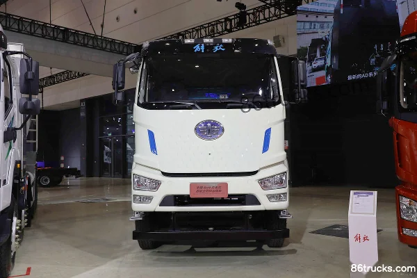 FAW Jiefang J6L 8X4(12 wheels) 7.08 m³ Electric Concrete Mixer Truck 350kwh Exterior (2) | 86Trucks