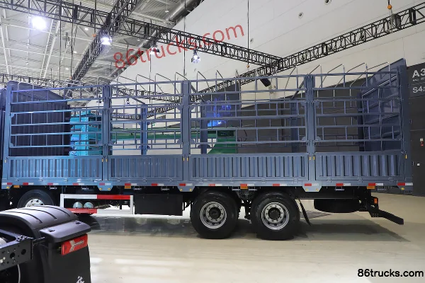 FAW Jiefang Qingdao New JH6 600hp 8X4(12 roues) 9.5m AMT automatic gearbox fence van truck Carrosserie (1) | 86Trucks
