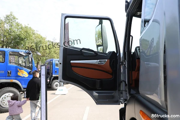 Sinotruk MAN M5 Medium Truck 290hp 4X2(6 wheels) 5.4m Van Truck Cab (1) | 86Trucks