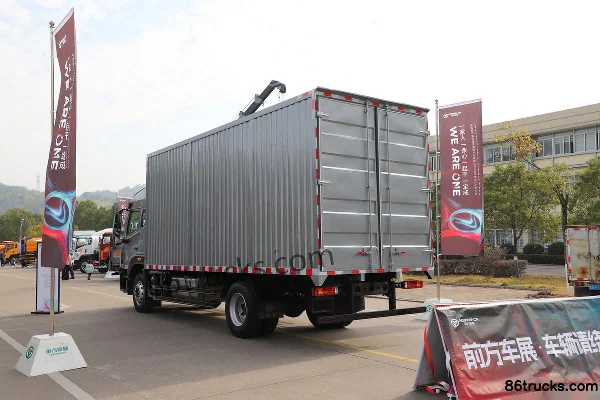 Sinotruk MAN M5 Medium Truck 290hp 4X2(6 wheels) 5.4m Van Truck Body (2) | 86Trucks