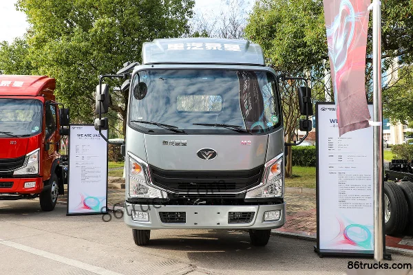 Sinotruk Pioneer M3 2.5L Diesel 175hp 4X2(6 wheels) Fast Gear 8-Speed 4.15m Single Row Flatbed Light Truck Exterior (2) | 86Trucks