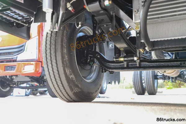 Sinotruk Pioneer M3 2.5L Diesel 175hp 4X2(6 wheels) Fast Gear 8-Speed 4.15m Single Row Flatbed Light Truck Chassis (2) | 86Trucks