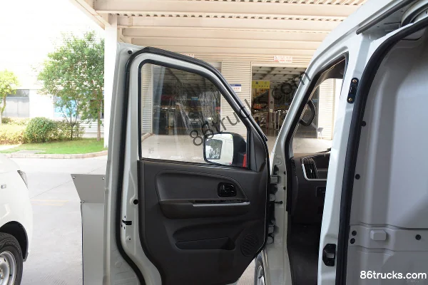 Kama Junhang ES8 3,2T 2 places 5,265 m camion fourgon électrique pur 41,86 kWh Cabine (3) | 86Trucks