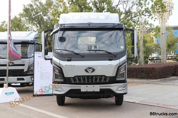 Sinotruk Niu Qi Chong Tian MAX 180 hp 4X2(6 wheels) 4.15m Single Row Flatbed Light Truck Exterior (2) | 86Trucks
