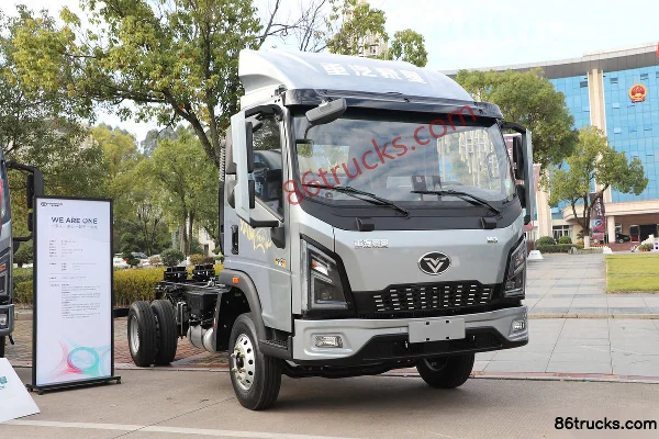 Sinotruk Niu Qi Chong Tian MAX 180 hp 4X2(6 wheels) 4.15m Single Row Flatbed Light Truck Exterior