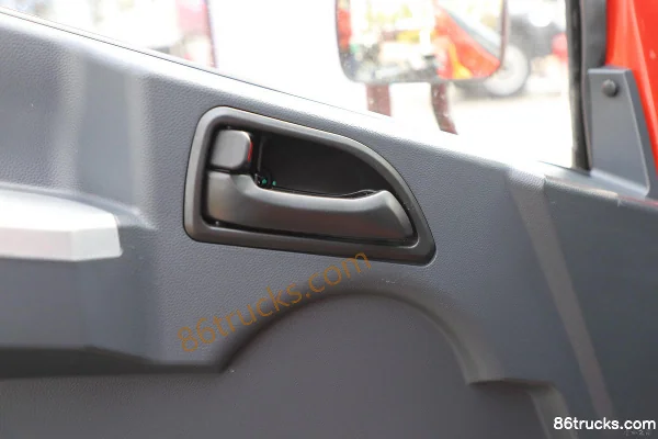 Sinotruk Yongshi M1 2.5L Diesel 175hp 4X2(6 wheels) Fast Gear 10-speed 3.2m Dump Truck Cab (3) | 86Trucks