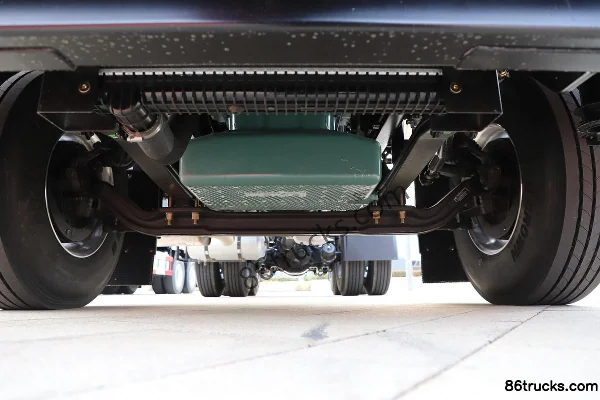 FAW Jiefang J6G 480hp 6X4(10 wheels) LNG Tractor Truck Chassis (1) | 86Trucks