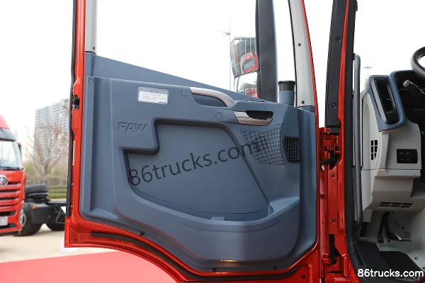 FAW Jiefang Qingdao JH6 350hp 6X2(8 wheels) 9.4m explosive transport truck (Baijie brand) Cab (2) | 86Trucks
