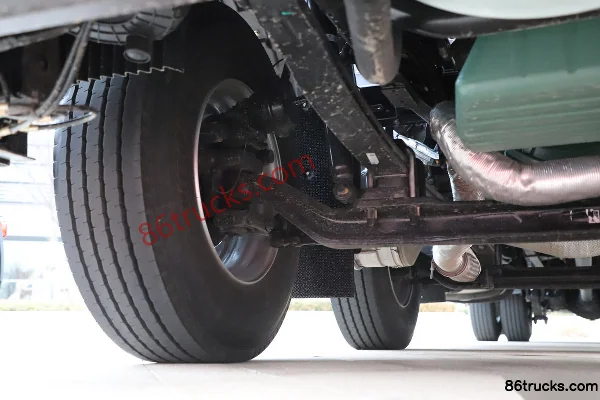 FAW Jiefang Qingdao JH6 350hp 6X2(8 wheels) 9.4m explosive transport truck (Baijie brand) Chassis (2) | 86Trucks