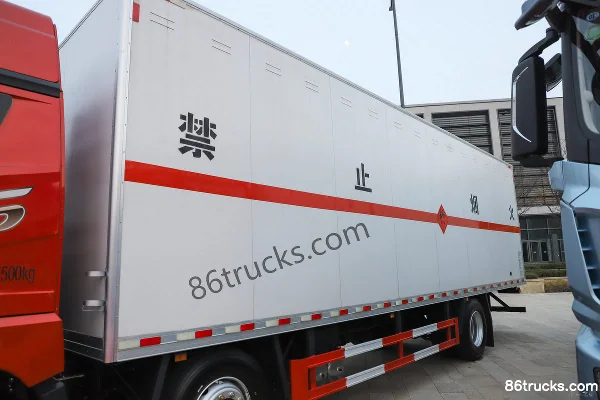 FAW Jiefang Qingdao JH6 350hp 6X2(8 wheels) 9.4m explosive transport truck (Baijie brand) Body (1) | 86Trucks