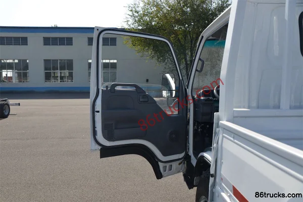 Qingling Isuzu 100P 115 hp 4X2(6 wheels) 4.275m Single Row Side Panel Light Truck Cab (1) | 86Trucks