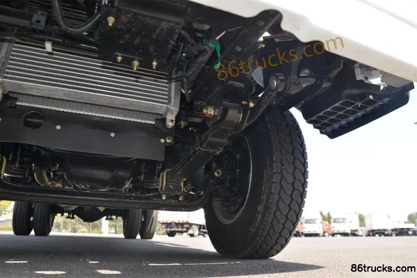 Qingling Isuzu 100P 115 hp 4X2(6 wheels) 4.275m Single Row Side Panel Light Truck Chassis (2) | 86Trucks