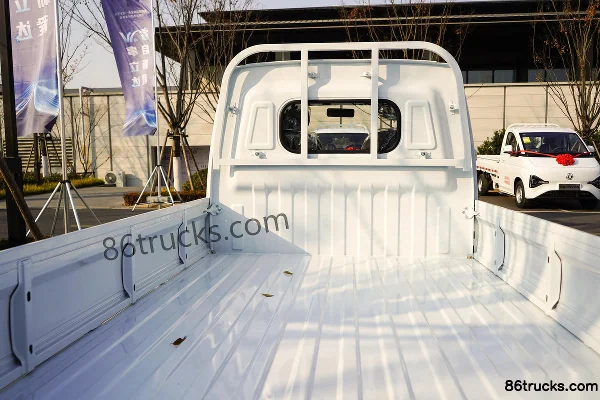 Dongfeng T7 1.6L Gasoline 122hp 4X2(6 wheels) Dongan 5-Speed Hydraulic Brake 3.1m Single Row Stake Micro Truck Body (2) | 86Trucks