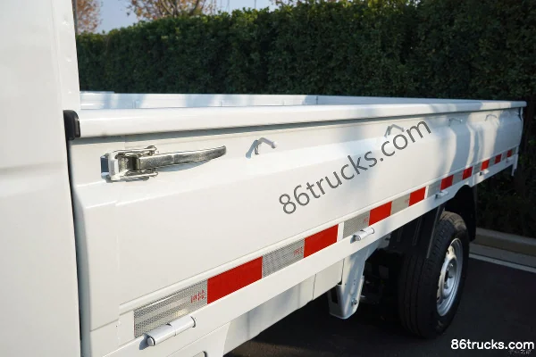 Dongfeng T7 1.6L Gasoline 122hp 4X2(6 wheels) Dongan 5-Speed Hydraulic Brake 3.1m Single Row Stake Micro Truck Body (1) | 86Trucks