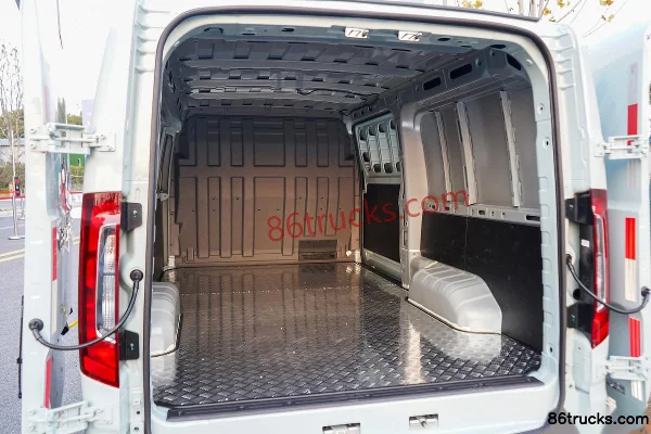 Dongfeng Ruilida V8E 2-seat 5.27m pure electric enclosed van CALB 41.86kWh Cargo Box (1) | 86Trucks
