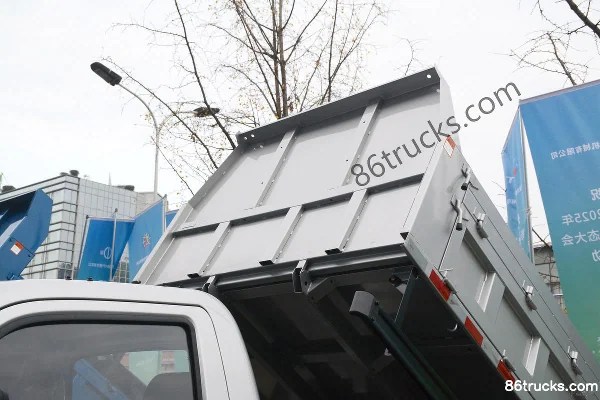 Feidi Jinniu 116 hp 4X2(6 wheels) 2.8m Single Row Dump Truck Body (3) | 86Trucks